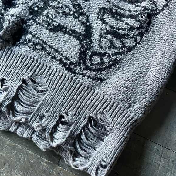 ROMWE Gray Distressed Skeleton Sweater - Picture 3 of 10